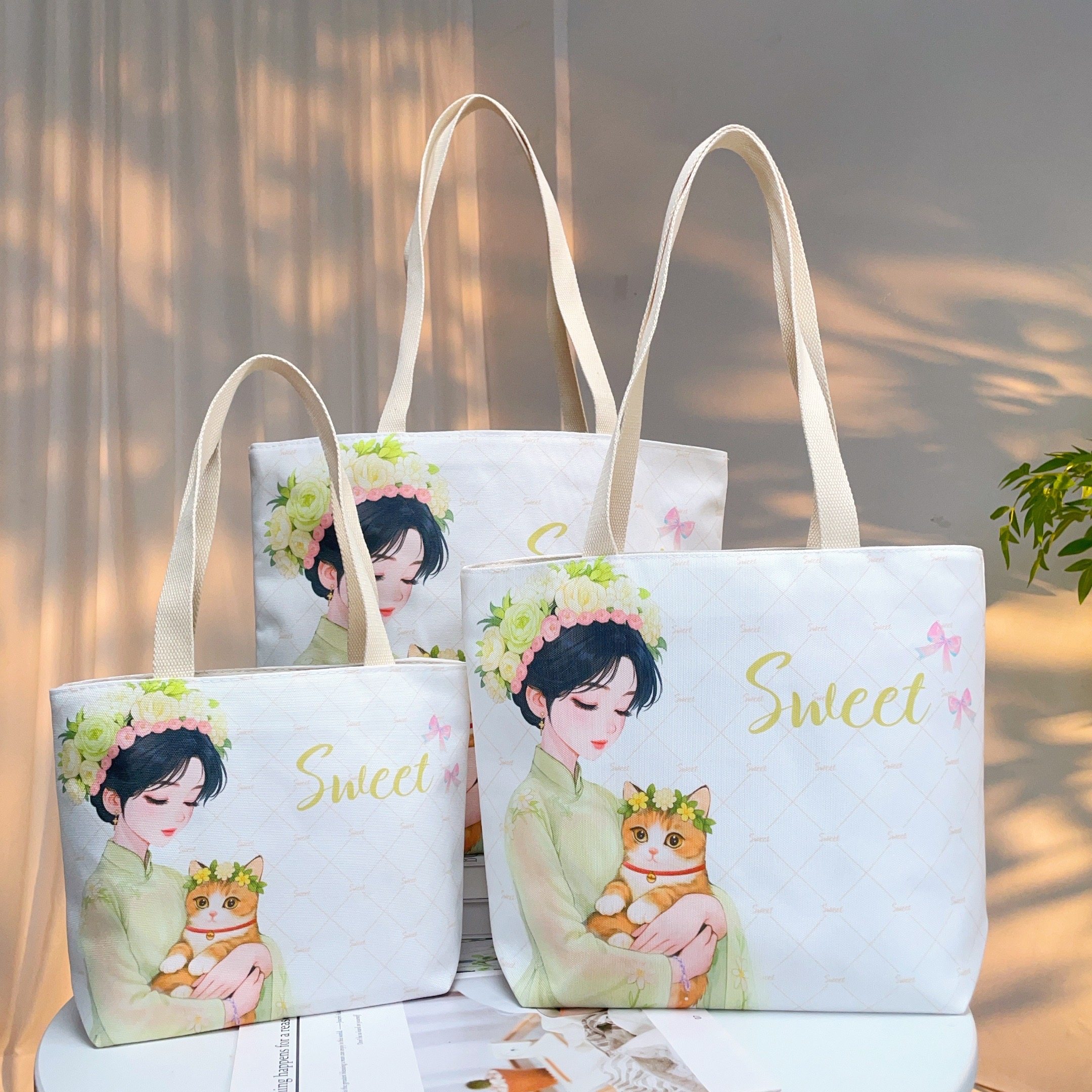double sided gold jacquard embroidered canvas handbag shoulder bag leisure literature and art students commuting bag. double sided gold jacquard embroidered canvas handbag shoulder bag leisure literature and art students commuting bag.